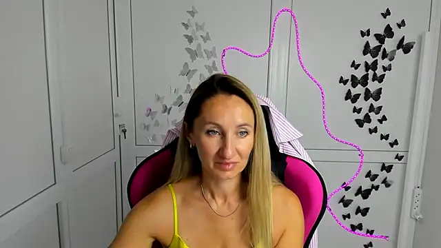 Snapshot of LilyDreamm chatting on 23, 7, 2026 LilyDreamm online show from 23, 7, 2026