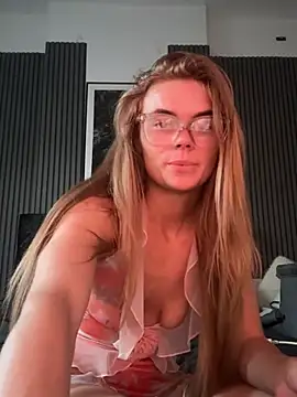 Snapshot of TaliaWhiteX chatting on 25, 6, 2026 TaliaWhiteX online show from 25, 6, 2026