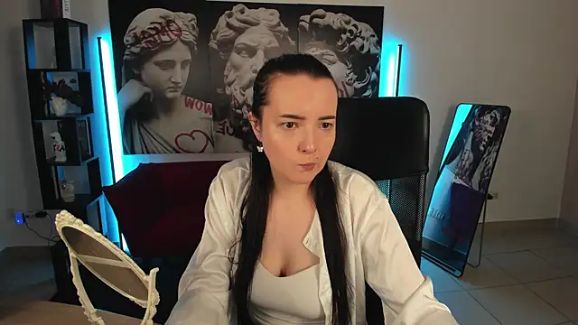 TiffanysGlow online show from 29, 6, 2026