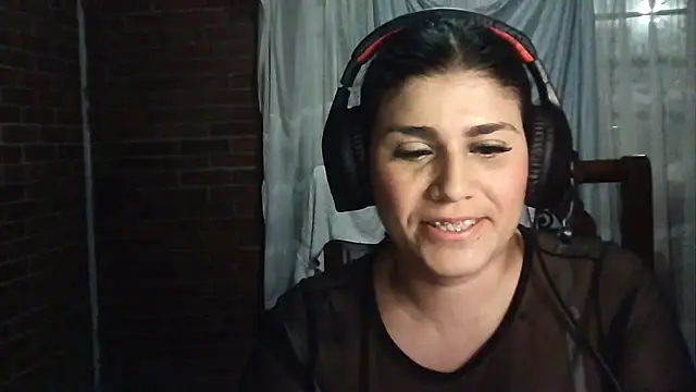 Snapshot of CarolinaMoretti chatting on 14, 7, 2026 CarolinaMoretti online show from 14, 7, 2026