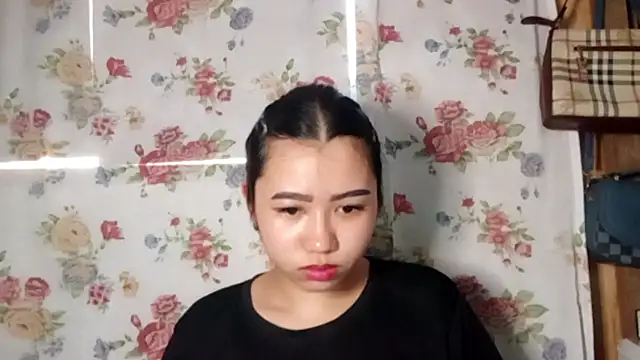 Snapshot of LeahKomarek chatting on 21, 6, 2026 LeahKomarek online show from 21, 6, 2026