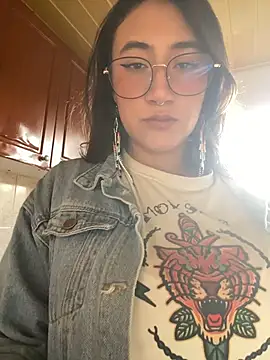Trinity cat online show from 24, 6, 2026