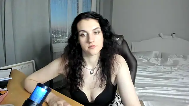 Avelinatt online show from 13, 7, 2026