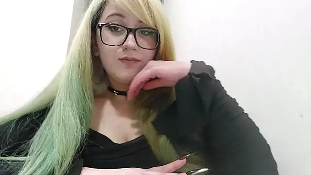 Snapshot of FeliniKatechini chatting on 26, 6, 2026 FeliniKatechini online show from 26, 6, 2026