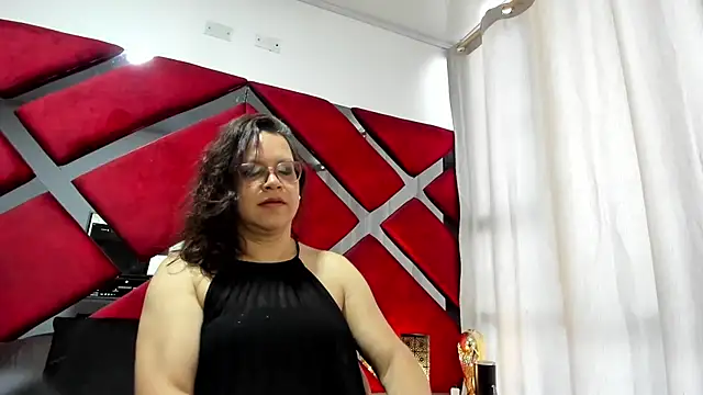 ELLE HADID online show from 8, 7, 2026