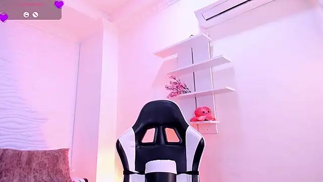 Snapshot of AylinLove_ chatting on 3, 8, 2026 AylinLove online show from 3, 8, 2026