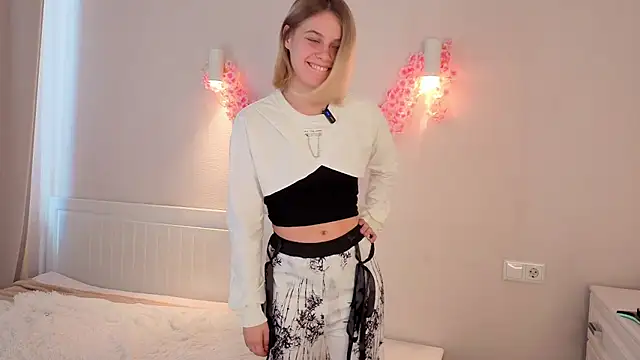 ChloeElise online show from 23, 6, 2026