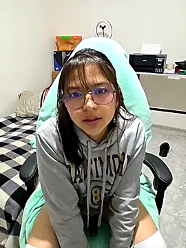 Zoe Lux  online show from 7, 7, 2026