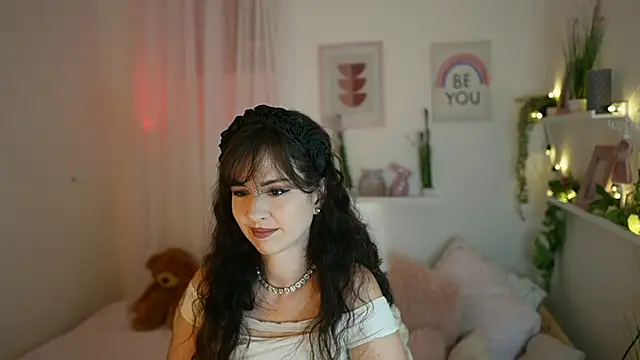 Snapshot of Daisy_Lowe chatting on 18, 7, 2026 Daisy Lowe online show from 18, 7, 2026