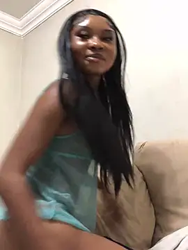 Snapshot of Lightskinnelle chatting on 4, 7, 2026 Lightskinnelle online show from 4, 7, 2026