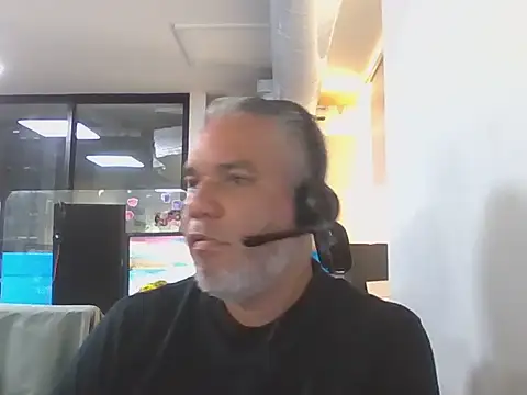 Snapshot of RoberthZ84 chatting on 3, 7, 2026 RoberthZ84 online show from 3, 7, 2026
