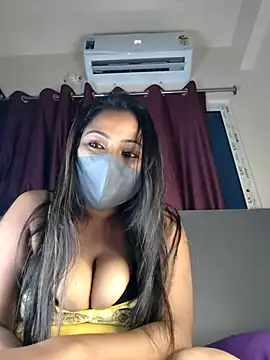 Snapshot of hey_evaaa chatting on 18, 7, 2026 hey evaaa online show from 18, 7, 2026