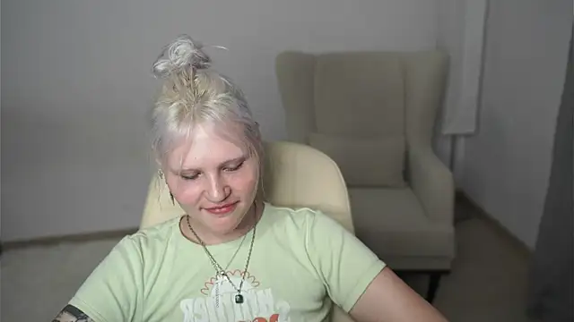 EstherFilteau online show from 3, 7, 2026