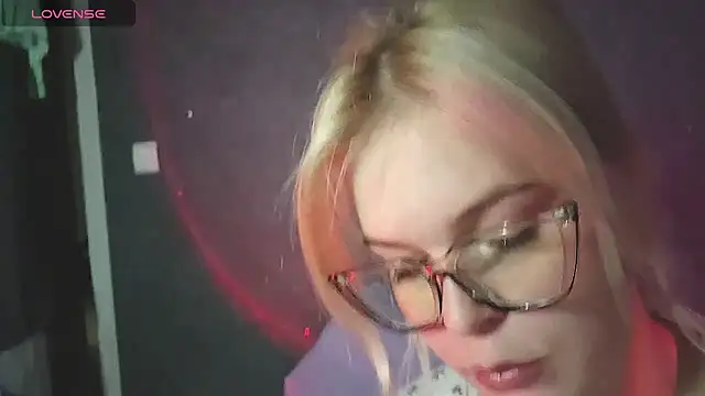 PollyKim online show from 28, 7, 2026
