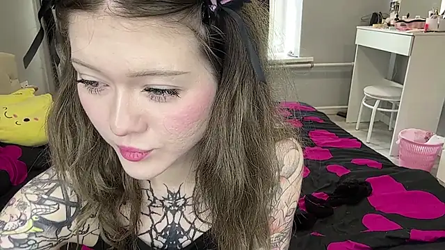 Snapshot of OopsieBaby chatting on 8, 7, 2026 OopsieBaby online show from 8, 7, 2026