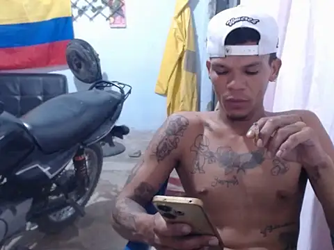 Snapshot of MASTER420TATTO chatting on 9, 7, 2026 MASTER420TATTO online show from 9, 7, 2026