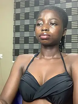 Snapshot of petiteebonyxx chatting on 15, 7, 2026 petiteebonyxx online show from 15, 7, 2026