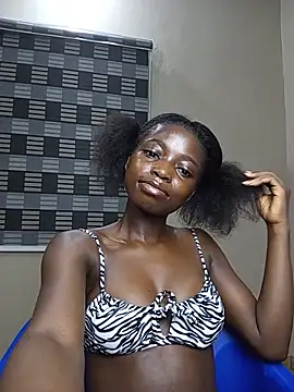 Snapshot of petiteebonyxx chatting on 21, 7, 2026 petiteebonyxx online show from 21, 7, 2026
