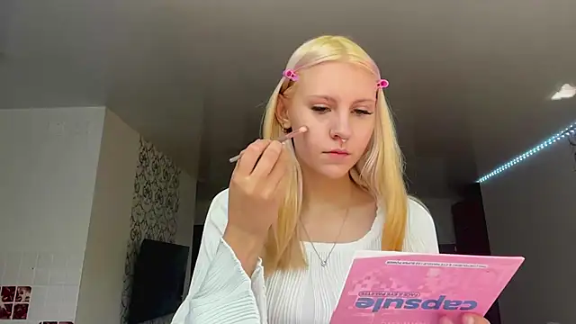 LanaLivee online show from 15, 7, 2026