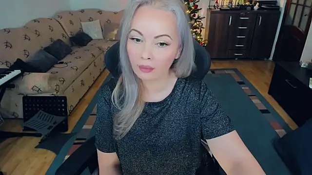 Snapshot of WhitneyLynn chatting on 4, 1, 2025 WhitneyLynn online show from 4, 1, 2025