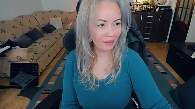 Snapshot of WhitneyLynn chatting on 7, 1, 2025 WhitneyLynn online show from 7, 1, 2025