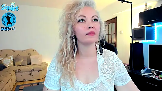 Snapshot of WhitneyLynn chatting on 13, 9, 2025 WhitneyLynn online show from 13, 9, 2025