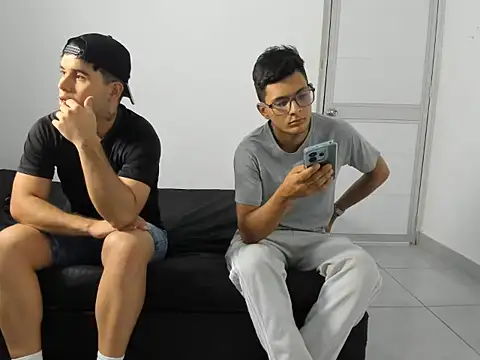 chicossexo02 online show from 24, 7, 2026