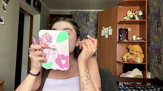 KittyNoSkirty online show from 22, 7, 2026