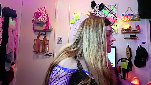 xxKitten online show from 21, 7, 2026