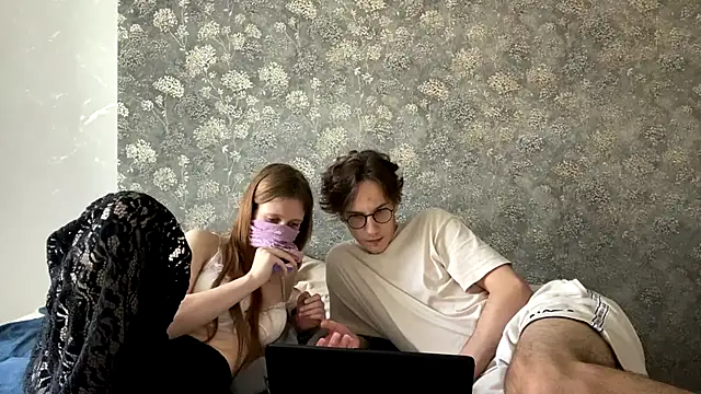 EseniaCouple  online show from 30, 7, 2026