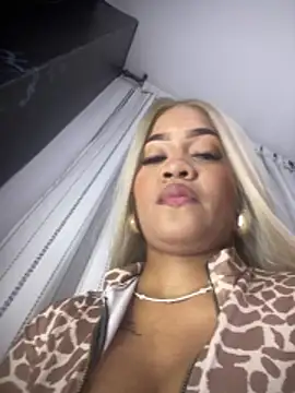 riri brunnete online show from 11, 4, 2026