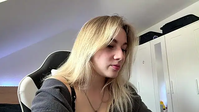 Snapshot of tutsiecutie chatting on 24, 7, 2026 tutsiecutie online show from 24, 7, 2026