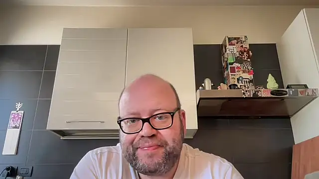 Snapshot of theitalianbear chatting on 11, 4, 2026 theitalianbear online show from 11, 4, 2026