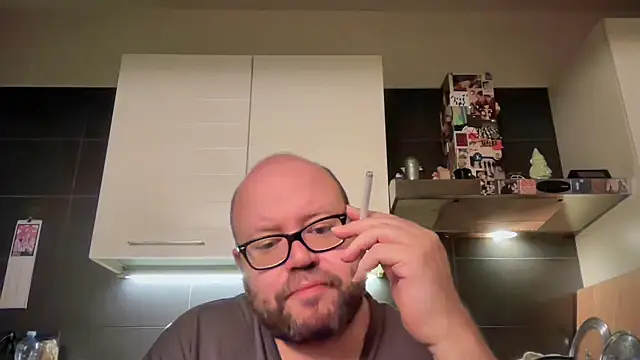 Snapshot of theitalianbear chatting on 15, 4, 2026 theitalianbear online show from 15, 4, 2026