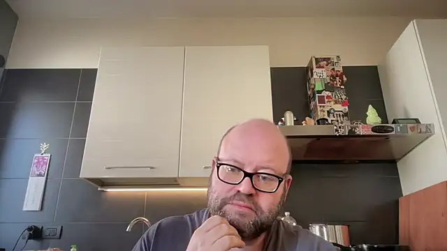 Snapshot of theitalianbear chatting on 16, 4, 2026 theitalianbear online show from 16, 4, 2026