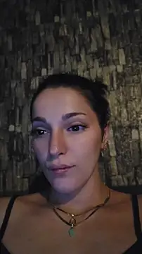Leila kisses online show from 1, 8, 2026