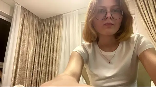 Snapshot of ViennaKiss chatting on 7, 8, 2026 ViennaKiss online show from 7, 8, 2026