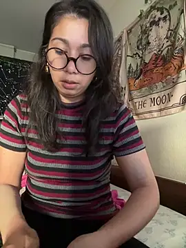 Lauraxbatista online show from 4, 8, 2026