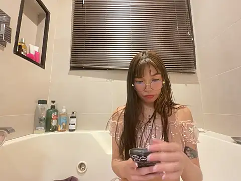 Snapshot of RENESME_E chatting on 5, 8, 2026 RENESME E online show from 5, 8, 2026