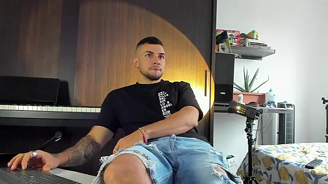 logan smith online show from 5, 4, 2026