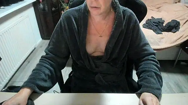 minoesje37 online show from 23, 10, 2025