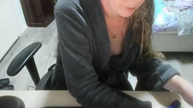 minoesje37 online show from 8, 1, 2026