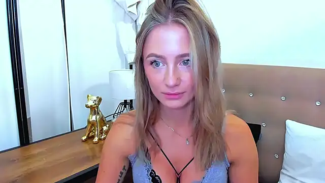 Snapshot of LenaCUTE chatting on 15, 10, 2025 LenaCUTE online show from 15, 10, 2025