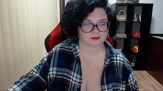 Snapshot of MissTroublle chatting on 28, 1, 2025 MissTroublle online show from 28, 1, 2025