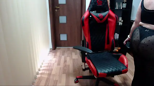 Snapshot of MissTroublle chatting on 18, 10, 2025 MissTroublle online show from 18, 10, 2025