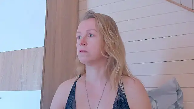 I AM MILF online show from 8, 6, 2026