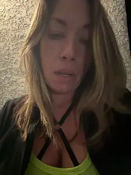 Snapshot of _NinaLuvSins_ chatting on 21, 10, 2025  NinaLuvSins  online show from 21, 10, 2025