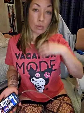 Snapshot of _NinaLuvSins_ chatting on 25, 10, 2025  NinaLuvSins  online show from 25, 10, 2025