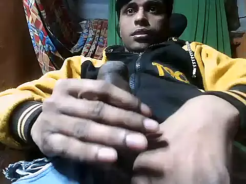 Snapshot of desiboy1101 chatting on 7, 12, 2024 desiboy1101 online show from 7, 12, 2024