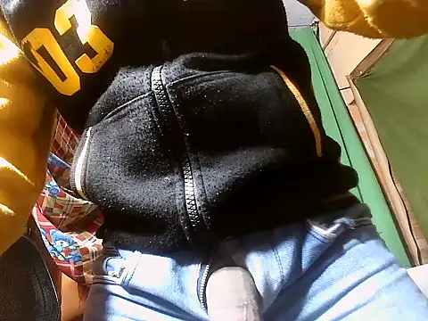 Snapshot of desiboy1101 chatting on 3, 1, 2025 desiboy1101 online show from 3, 1, 2025